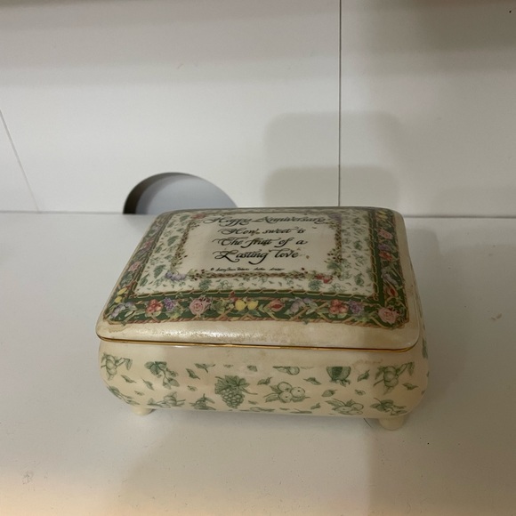 Aubrey Jeannes Expression Happy Anniversary Footed Jewerly Trinkets Box Glass - Picture 2 of 7